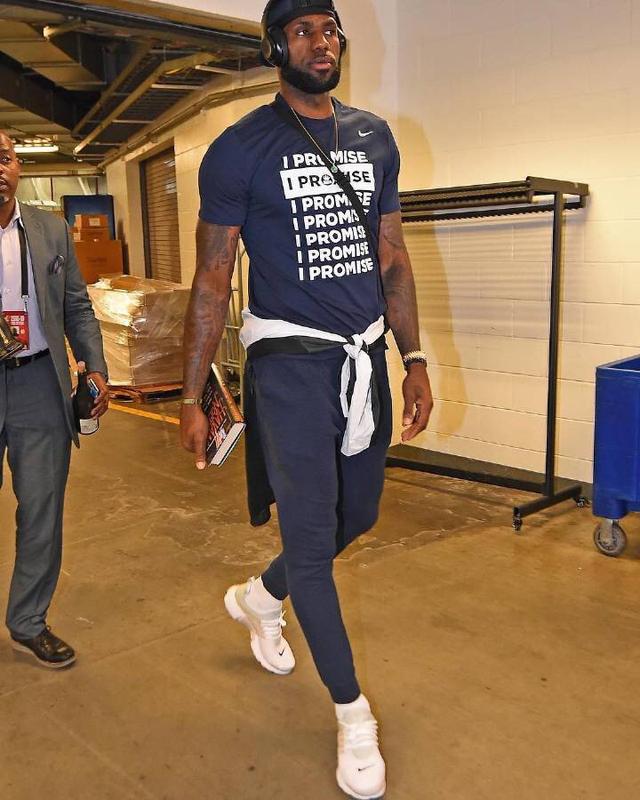 维维亚诺：孔蒂总是在抱怨，从来没有什么能让他满意（维维亚诺：孔蒂总爱抱怨，几乎没有什么能令他满意）