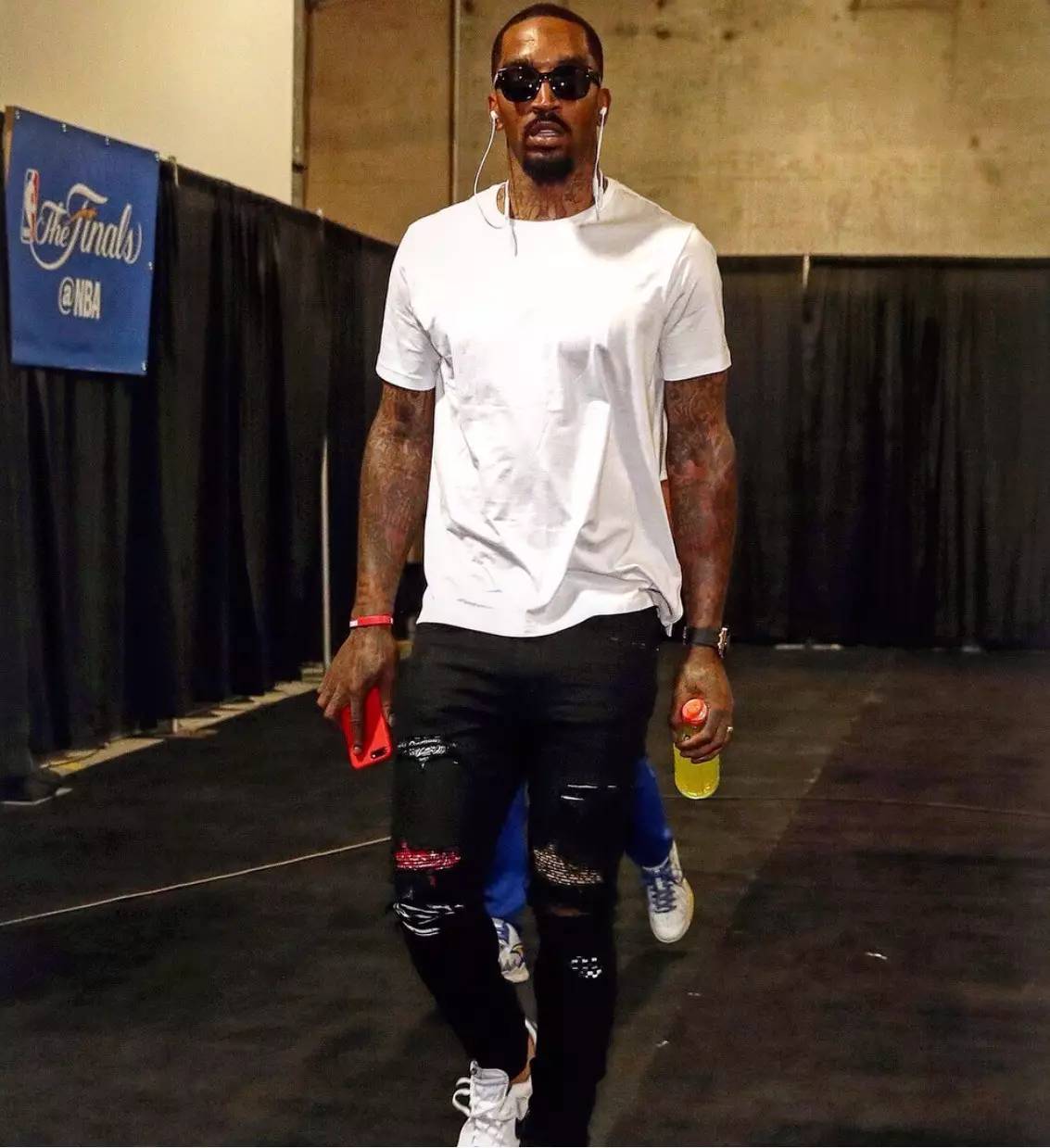 半场：海港1-0英博，加布里埃尔破门+进球被吹，莱昂纳多助攻（半场战报：海港1-0领先英博，加布里埃尔破门且一球被判无效，莱昂纳多送助攻）