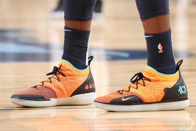 斯洛特：萨拉赫？我们应该谈论的是比赛的结果和场上球员（斯洛特：关于萨拉赫？更该讨论比赛结果和在场球员）