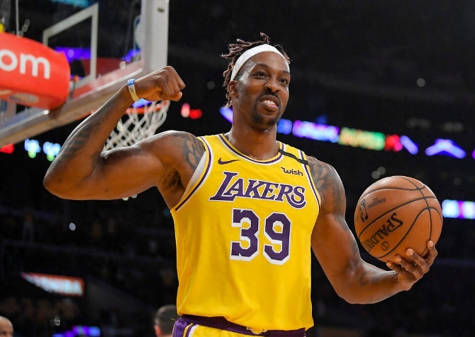 TA分析3-5-2阵型：从翼卫驱动到双锋美学，弱队逆袭制胜之道（深度解构3-5-2：翼卫引擎与双锋美学，弱旅逆袭的制胜密码）