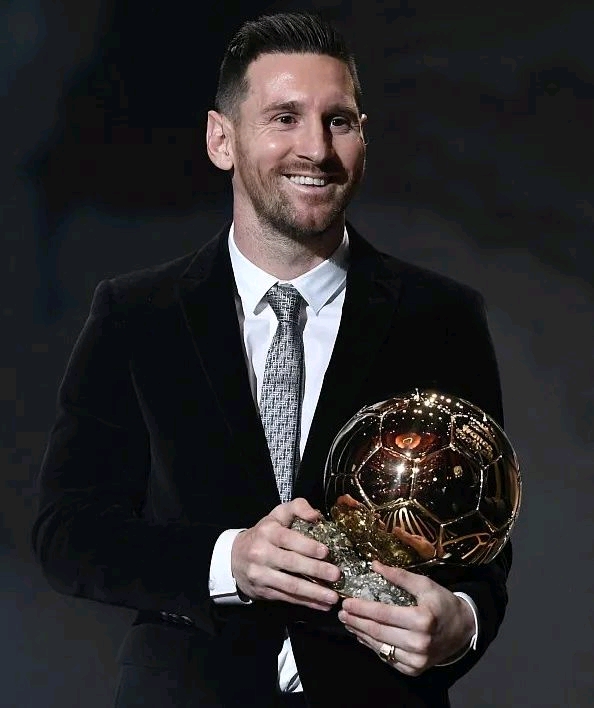 共和报：米兰正加速推进签回蒂亚戈-席尔瓦的交易（共和报：米兰加速推动蒂亚戈-席尔瓦回归签约）