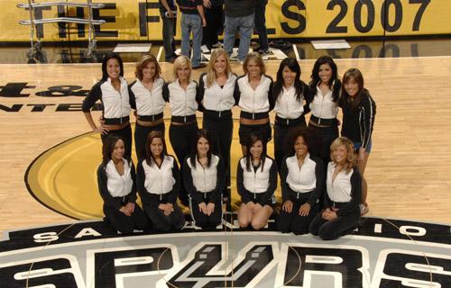 英格兰U21队11月大名单：里科-刘易斯、小贝林、吉滕斯入选（英格兰U21公布11月名单：里科-刘易斯、小贝林、吉滕斯在列）