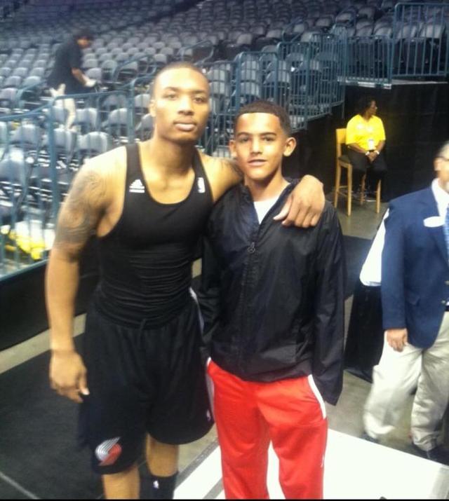 再遭失利，内马尔不满自己被换下并直接返回更衣室（再度失利，内马尔不满被换下径直返回更衣室）