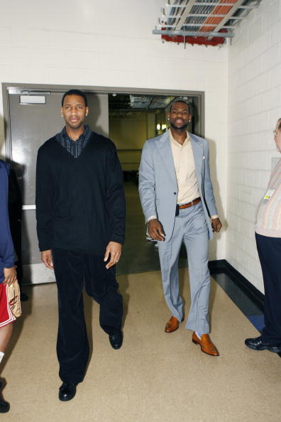 欧冠：巴黎2-0轻取泽尼特（欧冠：巴黎2-0完胜泽尼特）