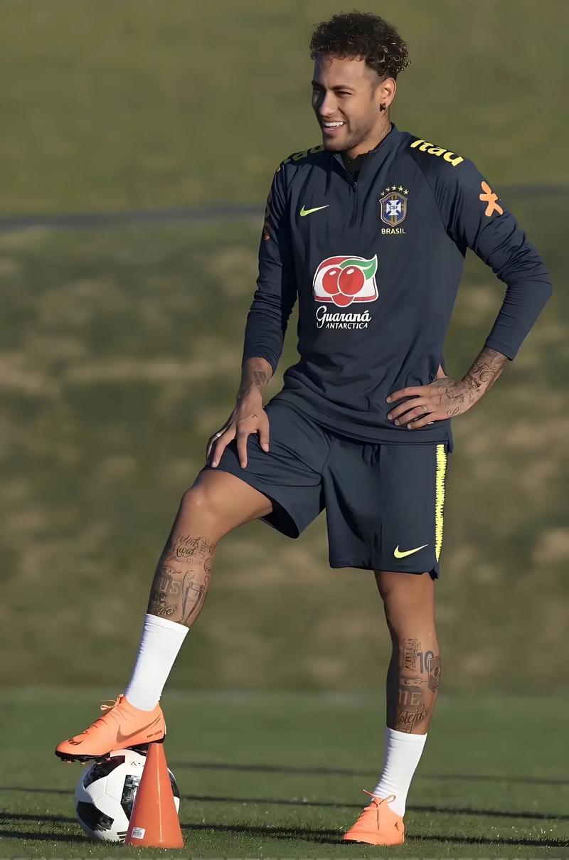 库里今日赛前入场穿加内特战靴，热身换上爱德华兹战靴（库里今日入场穿加内特签名鞋，热身改换爱德华兹战靴）