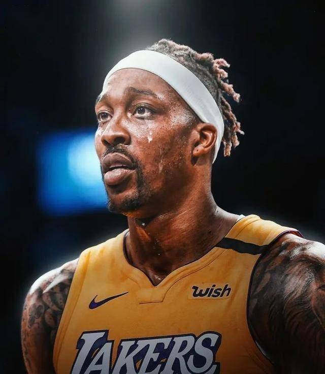 年轻后卫防守稳健，未来可期（新星后卫防守扎实，前景光明）