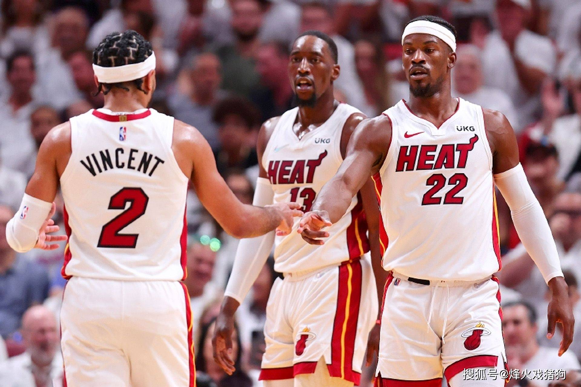 杜兰特生涯投进2223记三分，超越克劳福德升至历史第十二位（杜兰特生涯三分命中数达2223，超越克劳福德升至历史第12位）